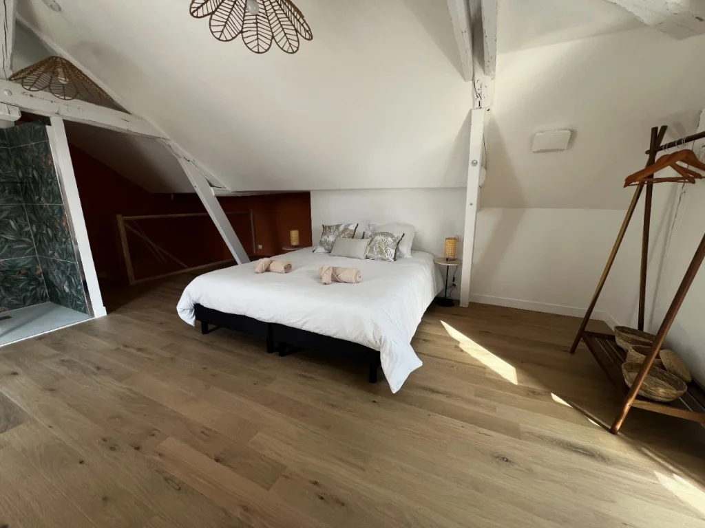 chambre et lit king size neuf pour un weekend près de nantes